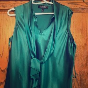 Silky sexy green top!